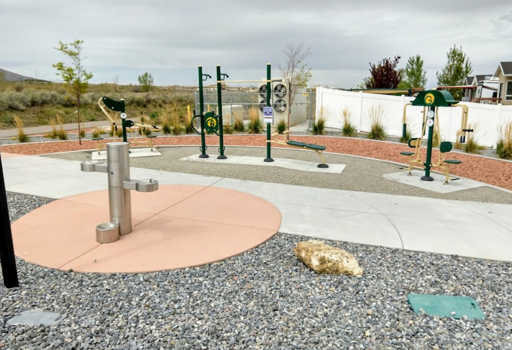 6577 S HIGH BLUFF DR West Valley City, UT 84118