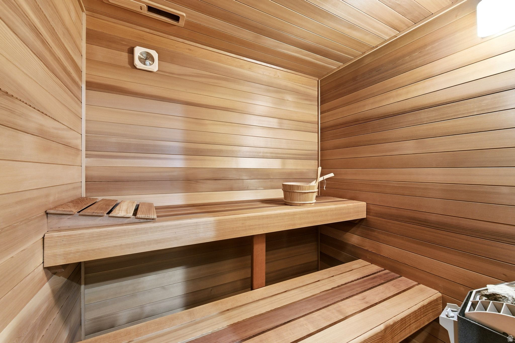 6577 S HIGH BLUFF DR West Valley City, UT 84118