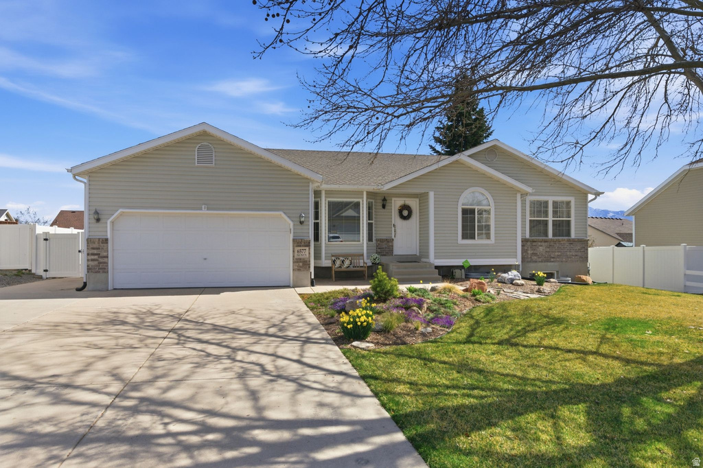 6577 S HIGH BLUFF DR West Valley City, UT 84118