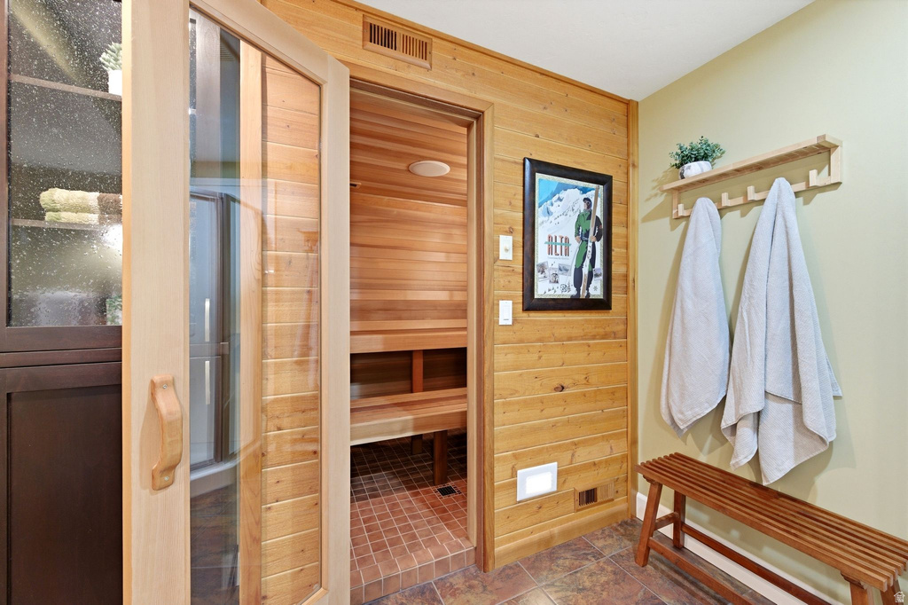 6577 S HIGH BLUFF DR West Valley City, UT 84118