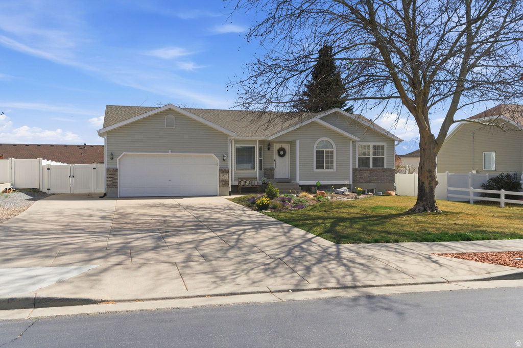 6577 S HIGH BLUFF DR West Valley City, UT 84118