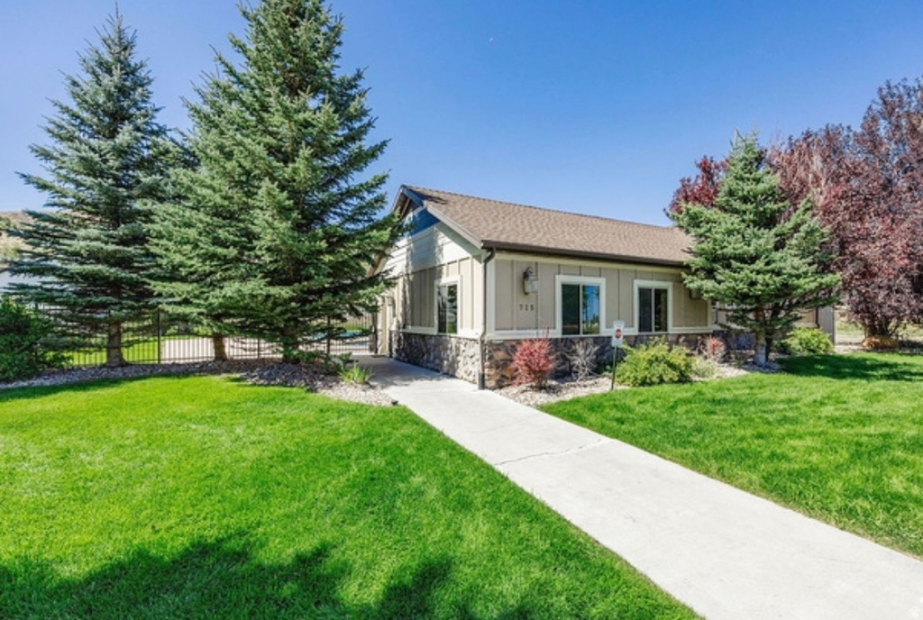 665 N LOCHWOOD DR Garden City, UT 84028