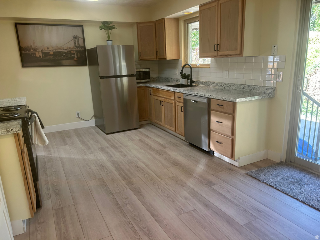 2084 ROBINS AVE Ogden, UT 84401