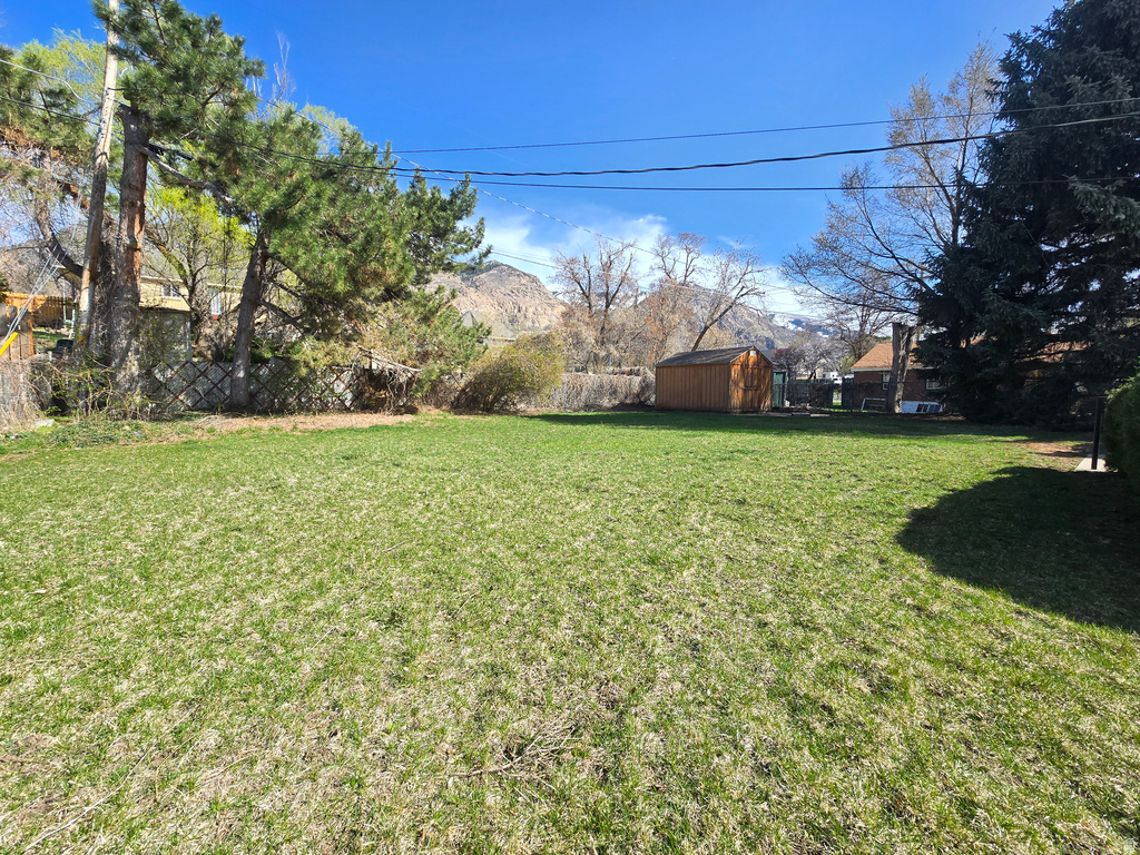 2084 ROBINS AVE Ogden, UT 84401