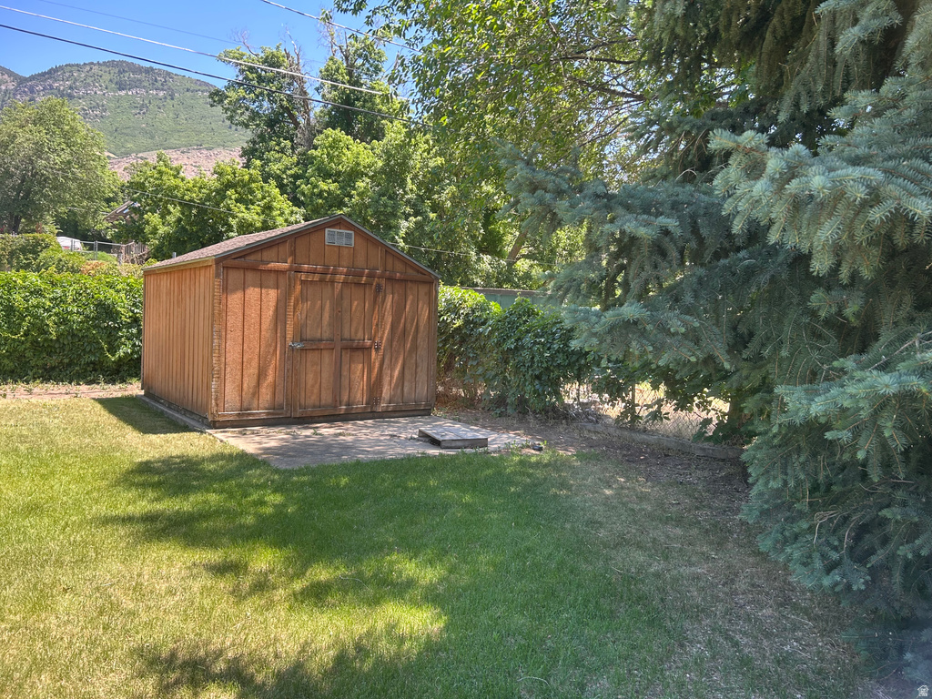 2084 ROBINS AVE Ogden, UT 84401