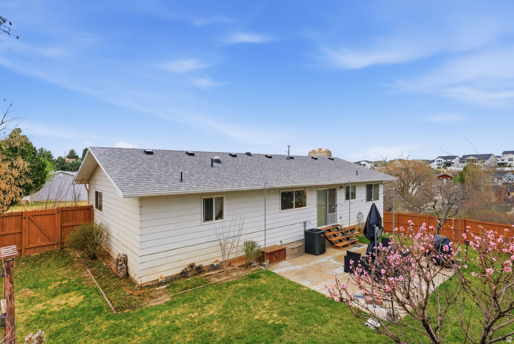 1582 N EMERALD DR Layton, UT 84040