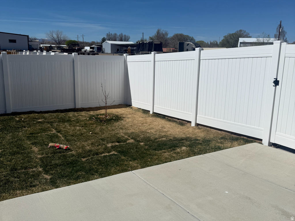 704 E PINE ST Wellington, UT 84542