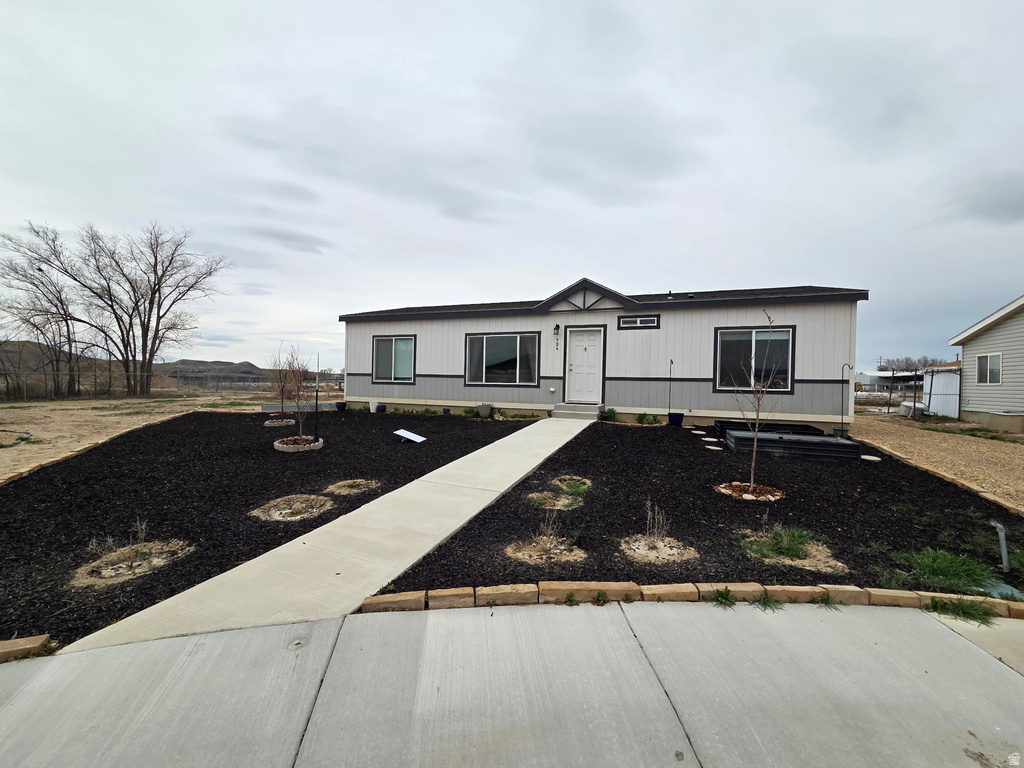 704 E PINE ST Wellington, UT 84542