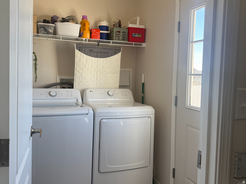 704 E PINE ST Wellington, UT 84542