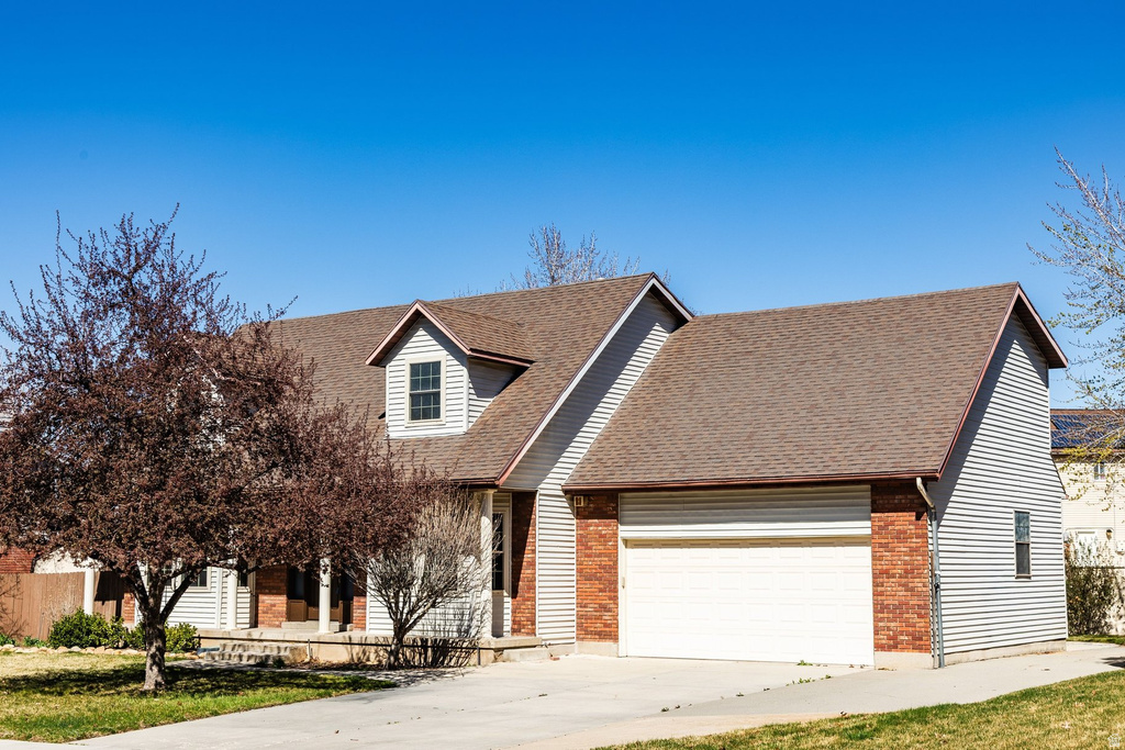 2543 E CLIFF SWALLOW DR Sandy, UT 84093