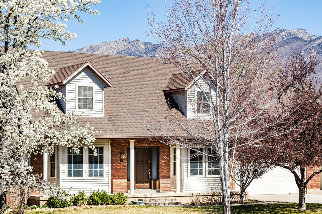 2543 E CLIFF SWALLOW DR Sandy, UT 84093