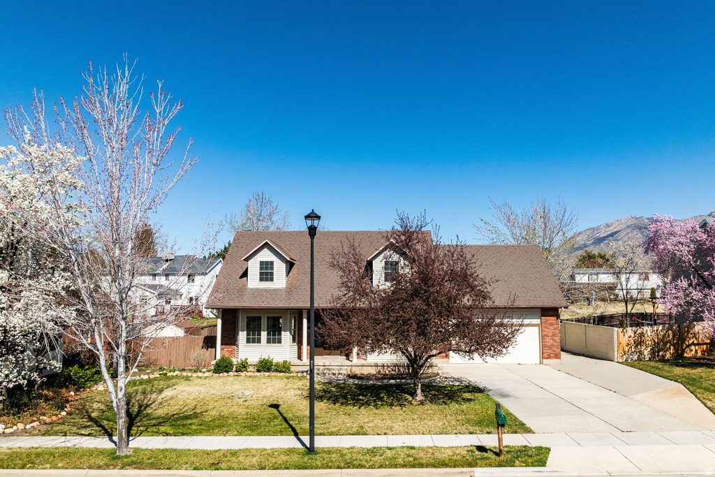 2543 E CLIFF SWALLOW DR Sandy, UT 84093