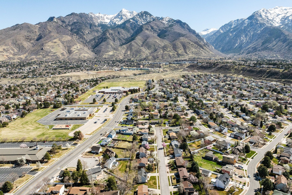 2543 E CLIFF SWALLOW DR Sandy, UT 84093