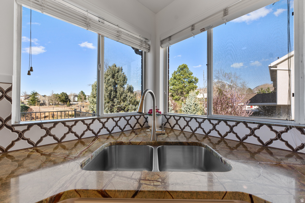 1447 E EDGECLIFF DR Sandy, UT 84092