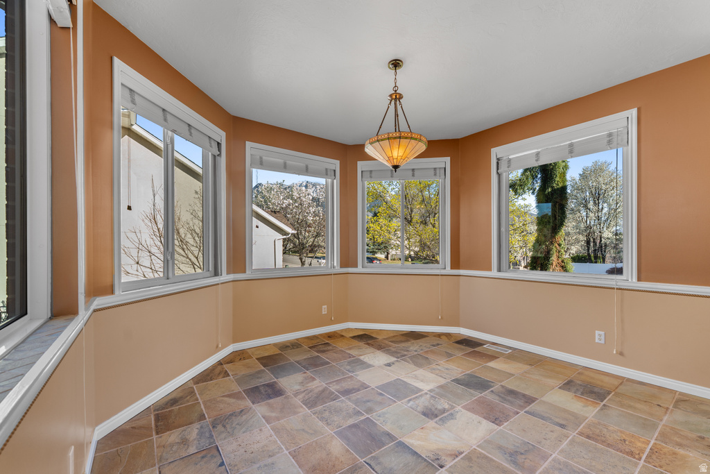 1447 E EDGECLIFF DR Sandy, UT 84092