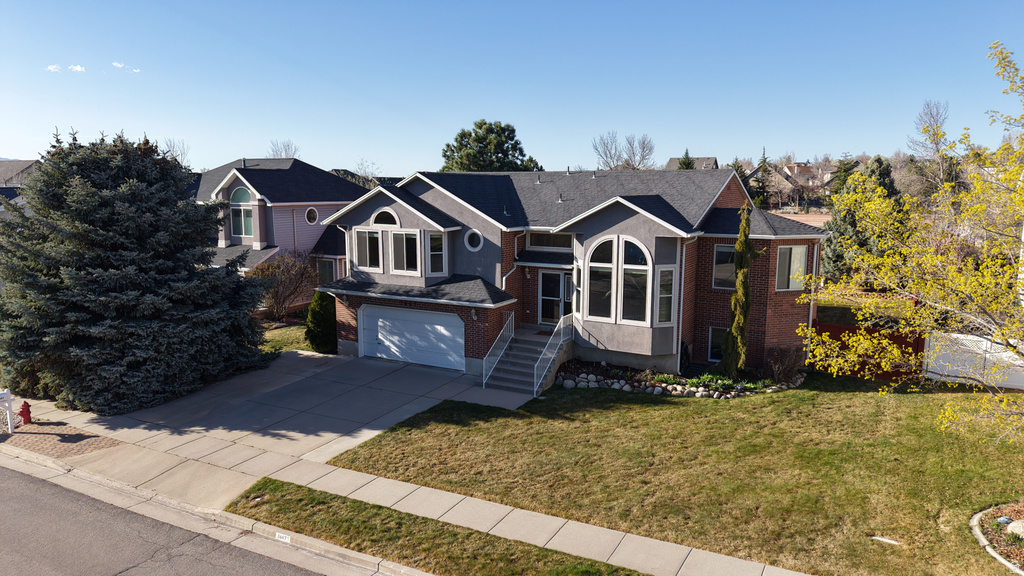 1447 E EDGECLIFF DR Sandy, UT 84092