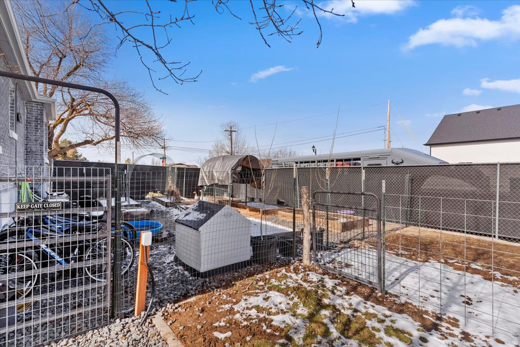 4608 S 6300 W Hooper, UT 84315