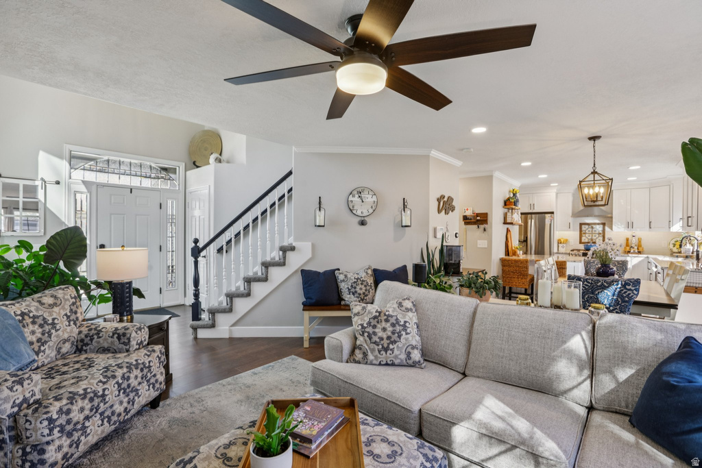 9101 S ENCHANTED OAK LN Sandy, UT 84094