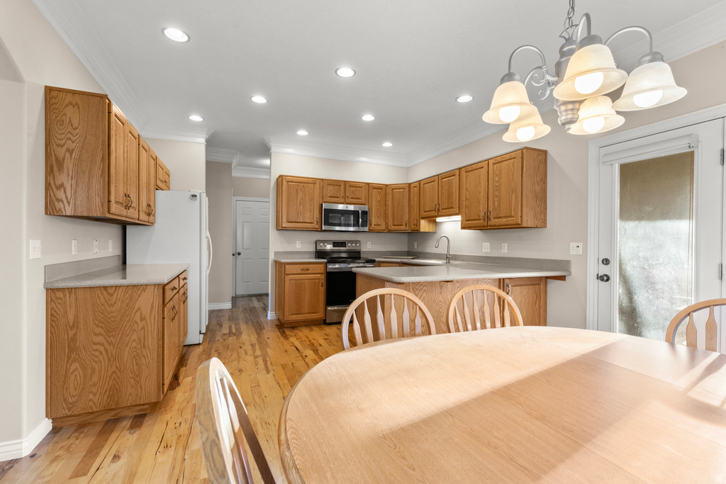 679 E CLEARWATER DR Layton, UT 84041