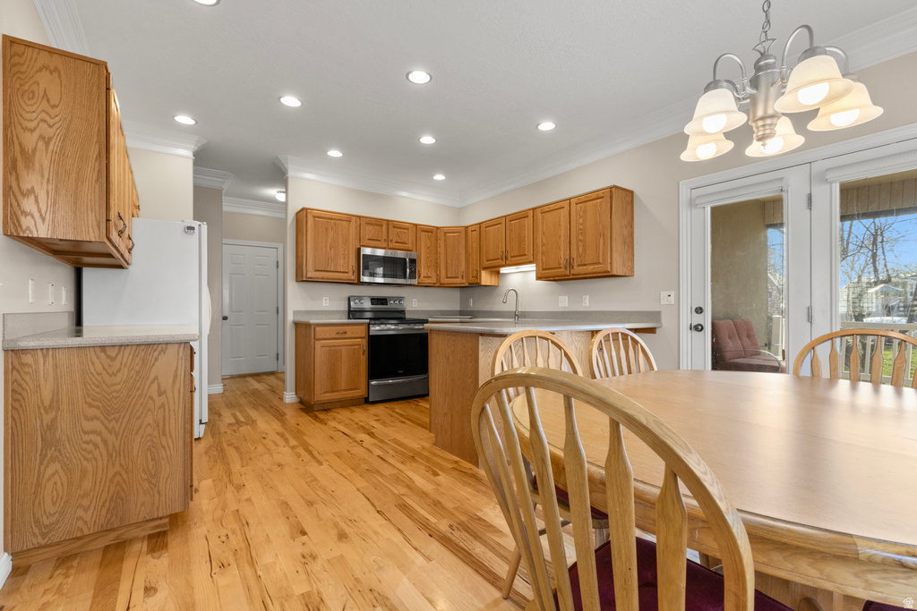 679 E CLEARWATER DR Layton, UT 84041