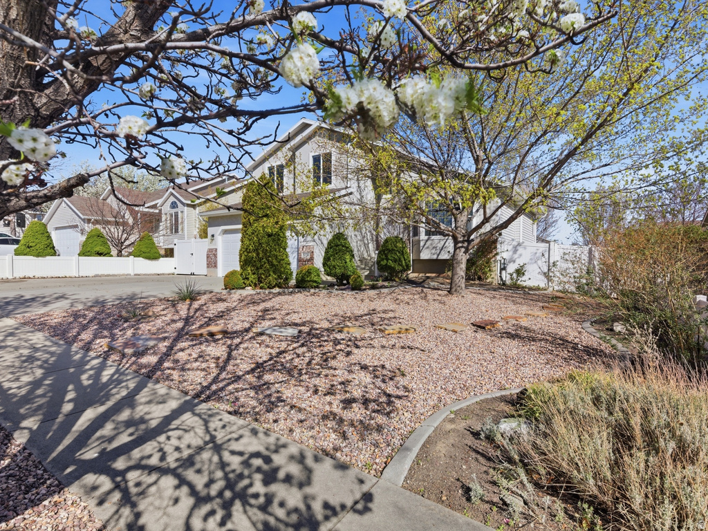 5774 W DAWN VISTA RD West Jordan, UT 84081