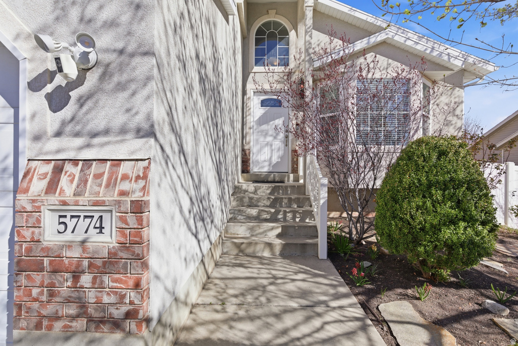 5774 W DAWN VISTA RD West Jordan, UT 84081