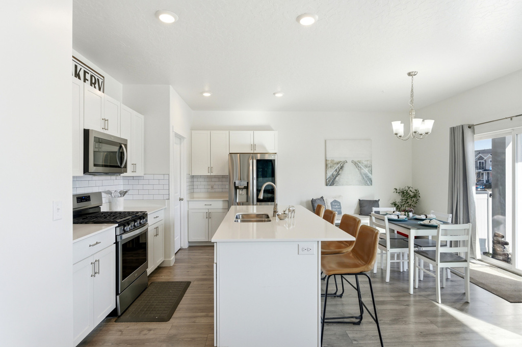 3835 W COLD POND AVE Lehi, UT 84043