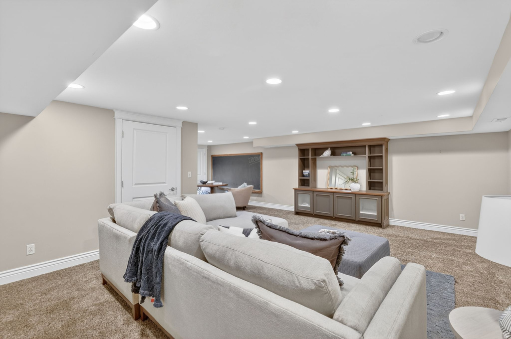 5088 S WANDER LN Holladay, UT 84117