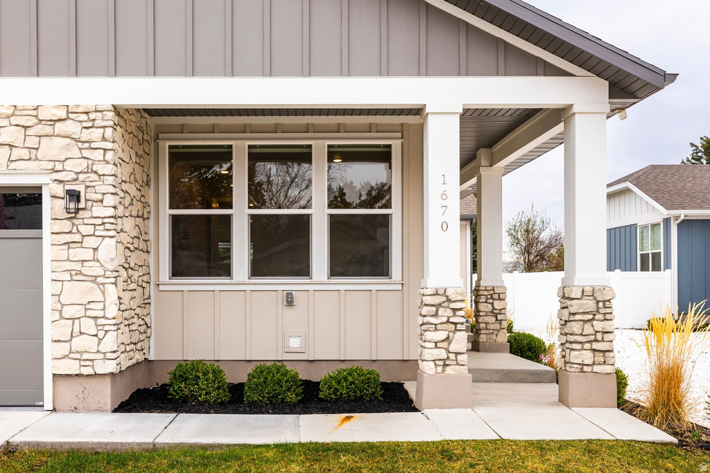 1670 E HOPKINS LN Salt Lake City, UT 84108