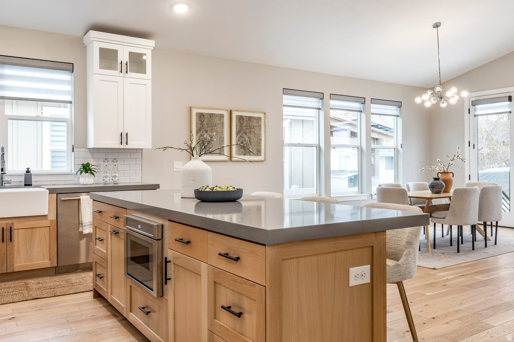 1670 E HOPKINS LN Salt Lake City, UT 84108