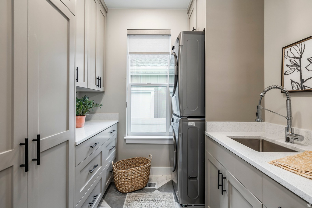 1670 E HOPKINS LN Salt Lake City, UT 84108