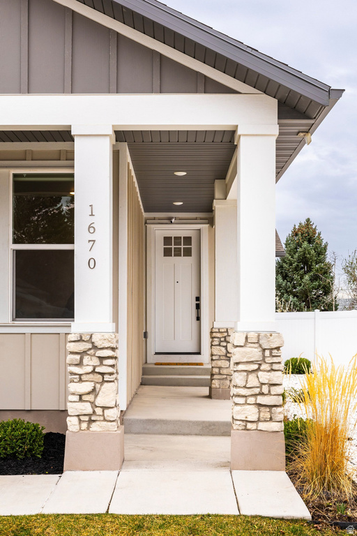 1670 E HOPKINS LN Salt Lake City, UT 84108