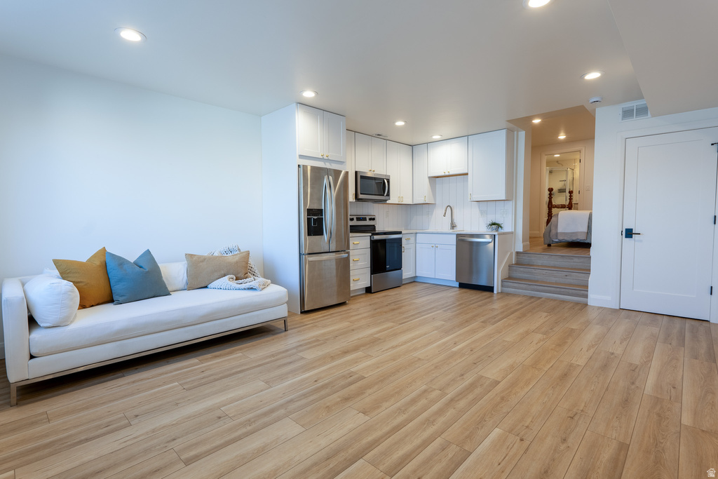 1079 W RIDGESIDE CT South Jordan, UT 84095