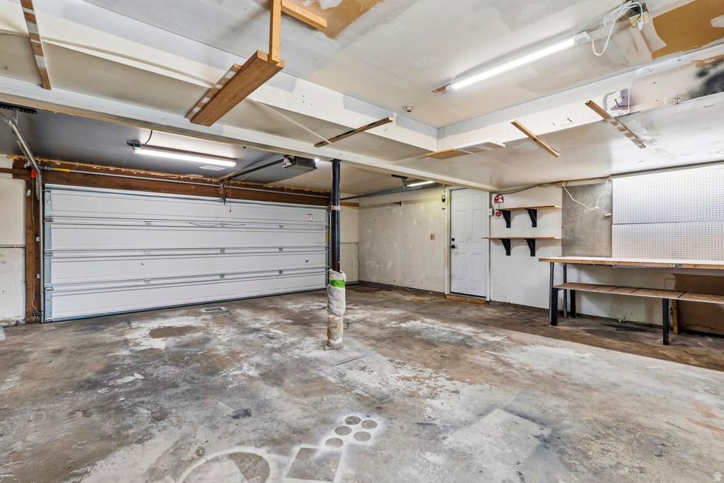 2049 W HEWS PL Taylorsville, UT 84118