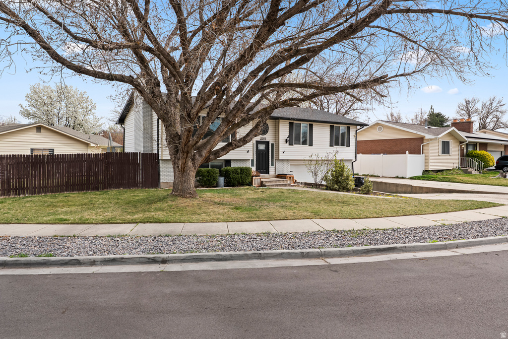 2049 W HEWS PL Taylorsville, UT 84118