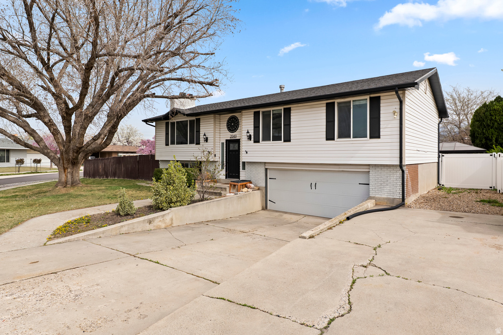 2049 W HEWS PL Taylorsville, UT 84118