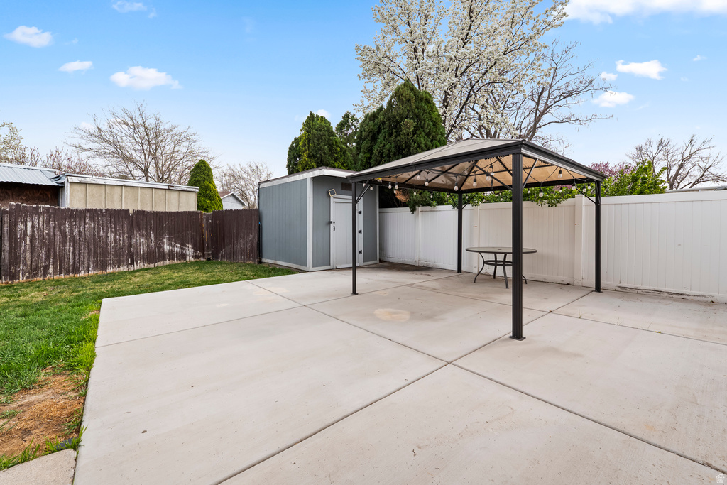 2049 W HEWS PL Taylorsville, UT 84118