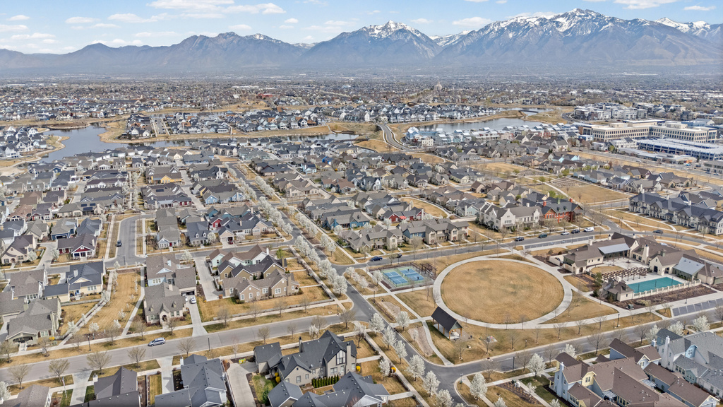 11326 S LAKE RUN RD South Jordan, UT 84009