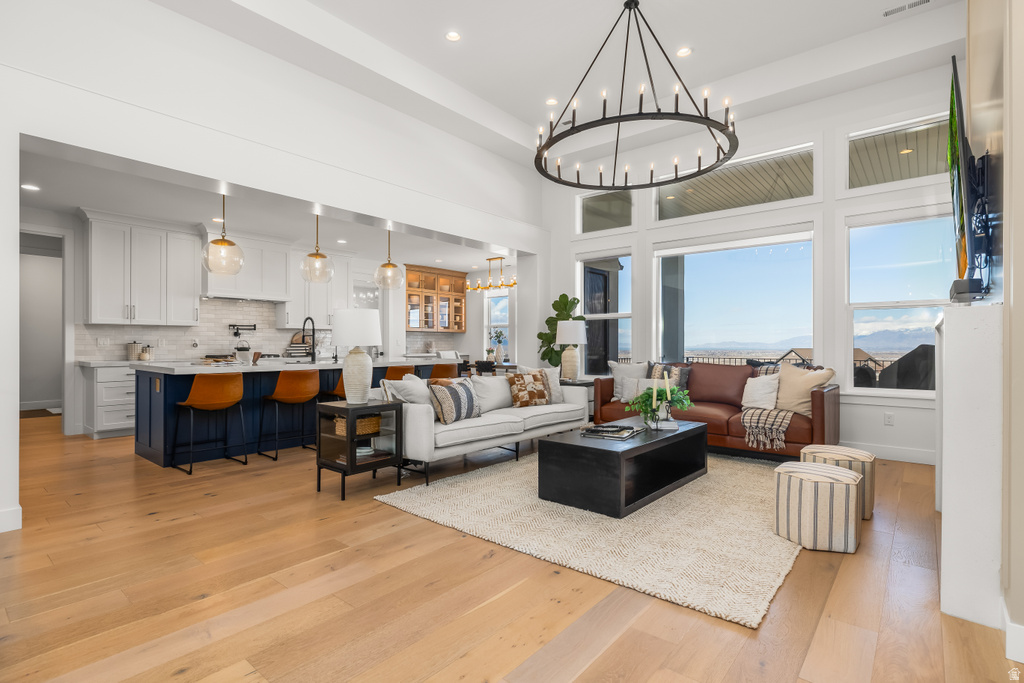 194 W MEADOW LARK LN Elk Ridge, UT 84651