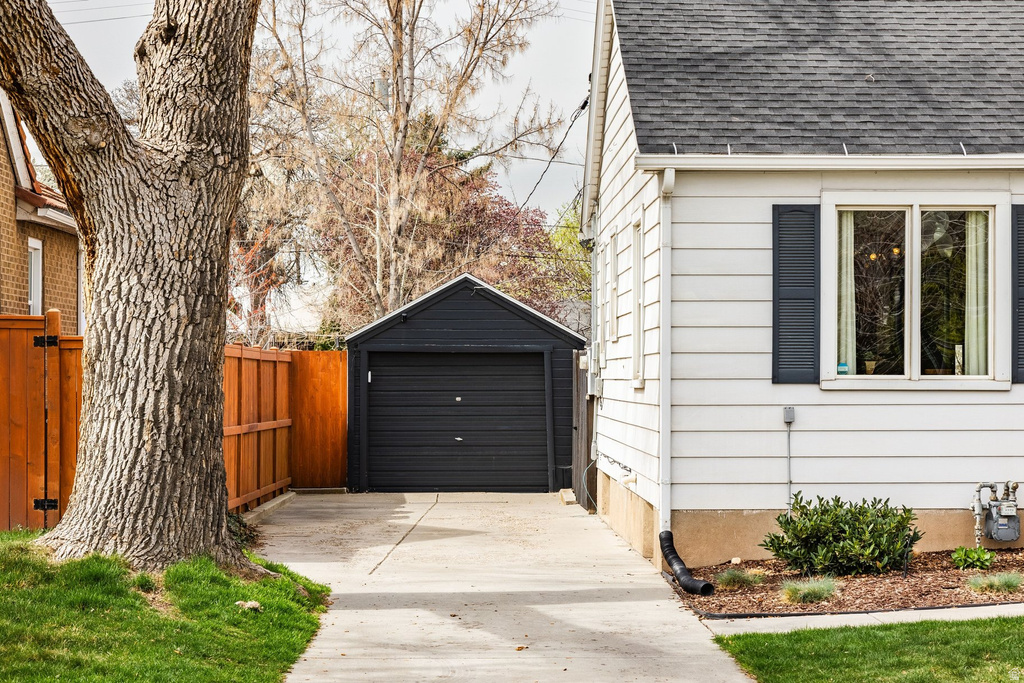 2724 S BEVERLY ST Salt Lake City, UT 84106