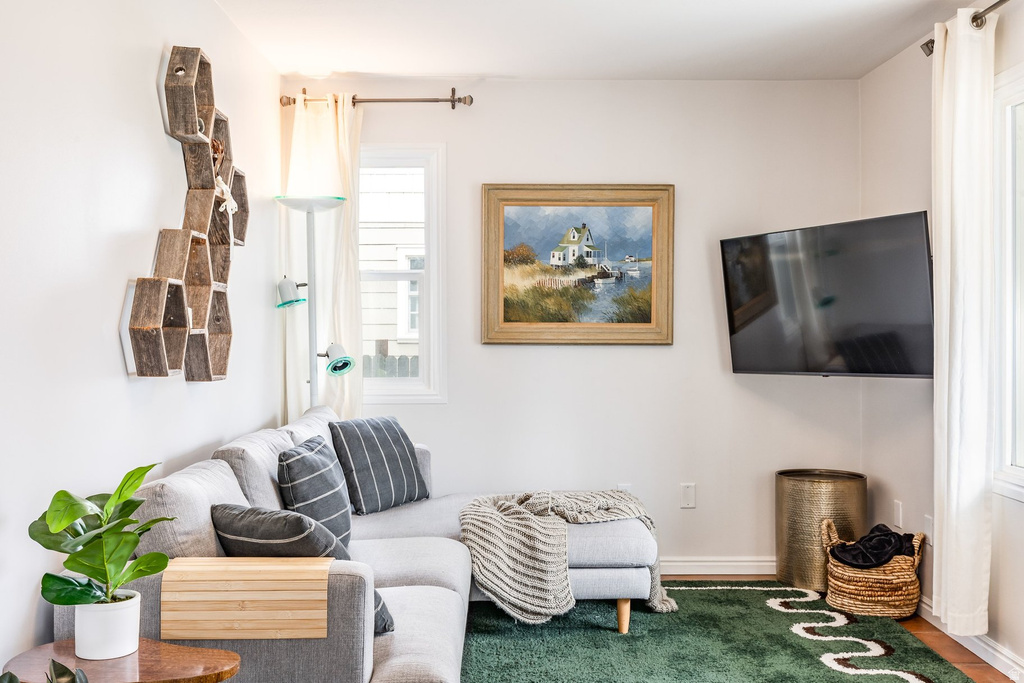 2724 S BEVERLY ST Salt Lake City, UT 84106