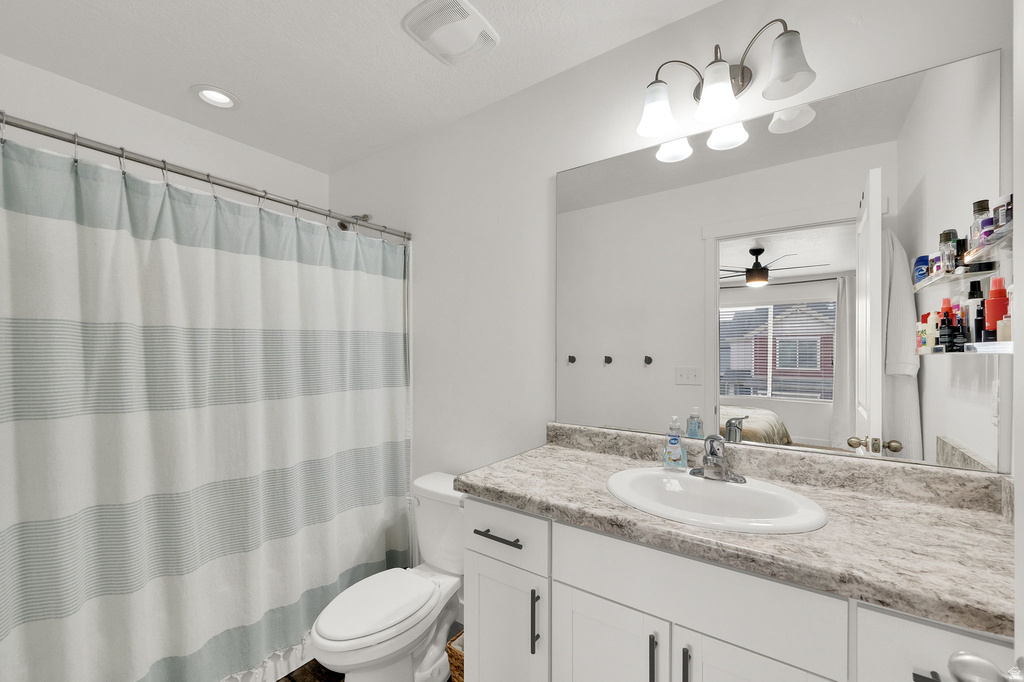 228 E HUMMINGBIRD CT Saratoga Springs, UT 84045