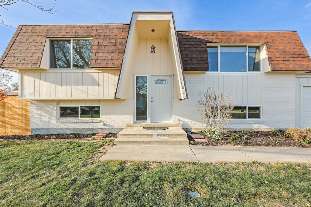 1105 E WEBSTER DR Sandy, UT 84094