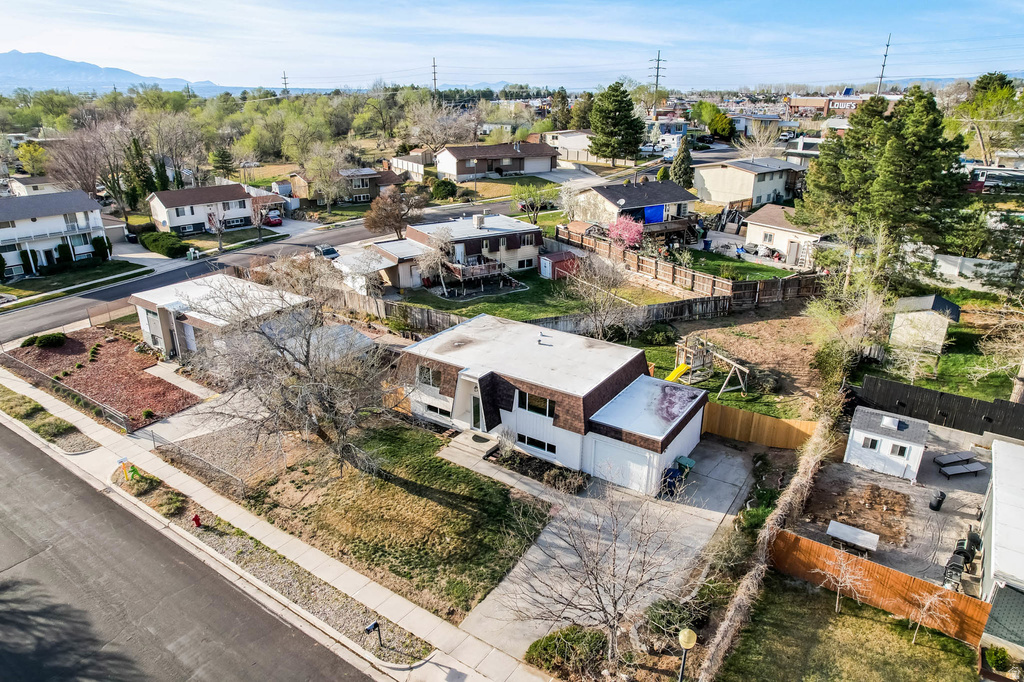 1105 E WEBSTER DR Sandy, UT 84094