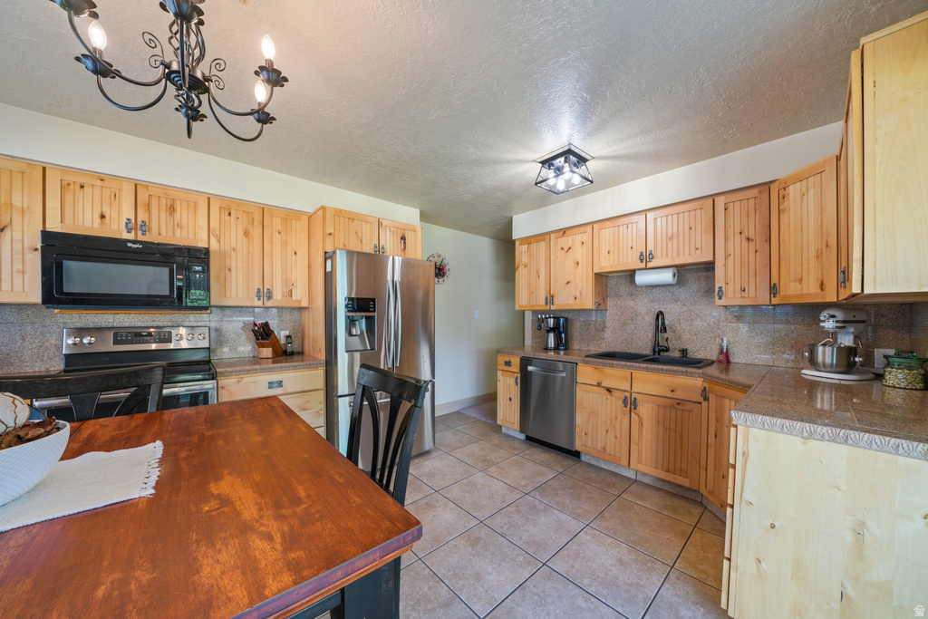 5572 S AVALON DR Murray, UT 84107