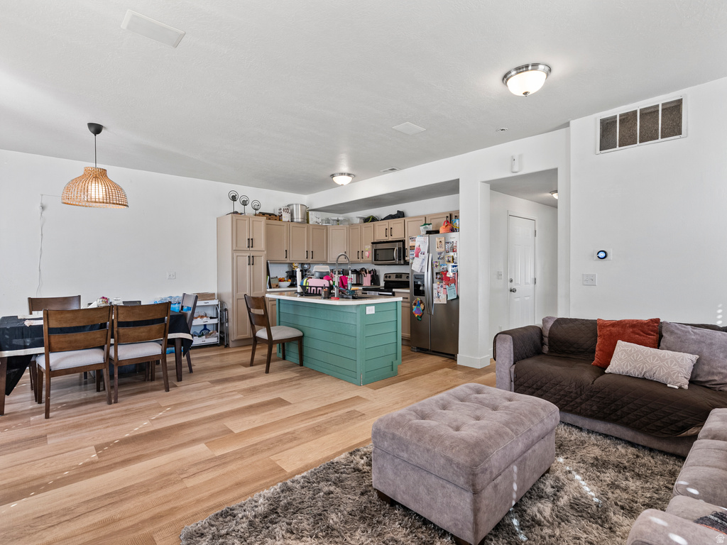 273 E SUNSHINE DR Saratoga Springs, UT 84045