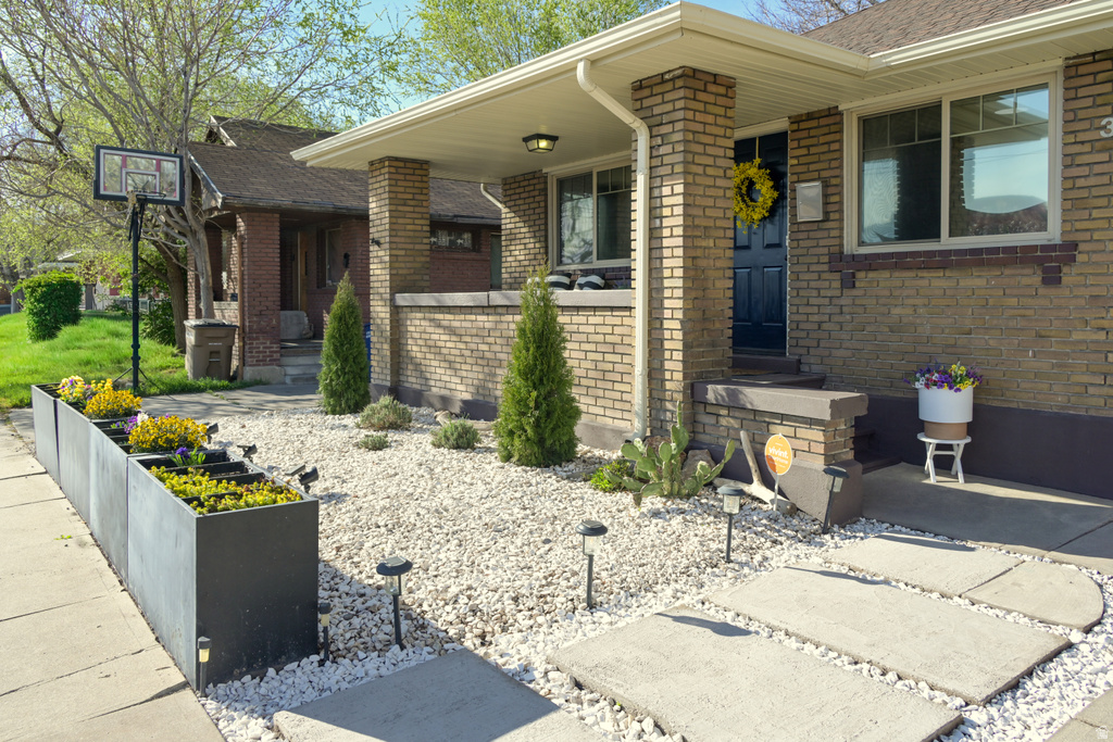 35 E REDONDO AVE Salt Lake City, UT 84115