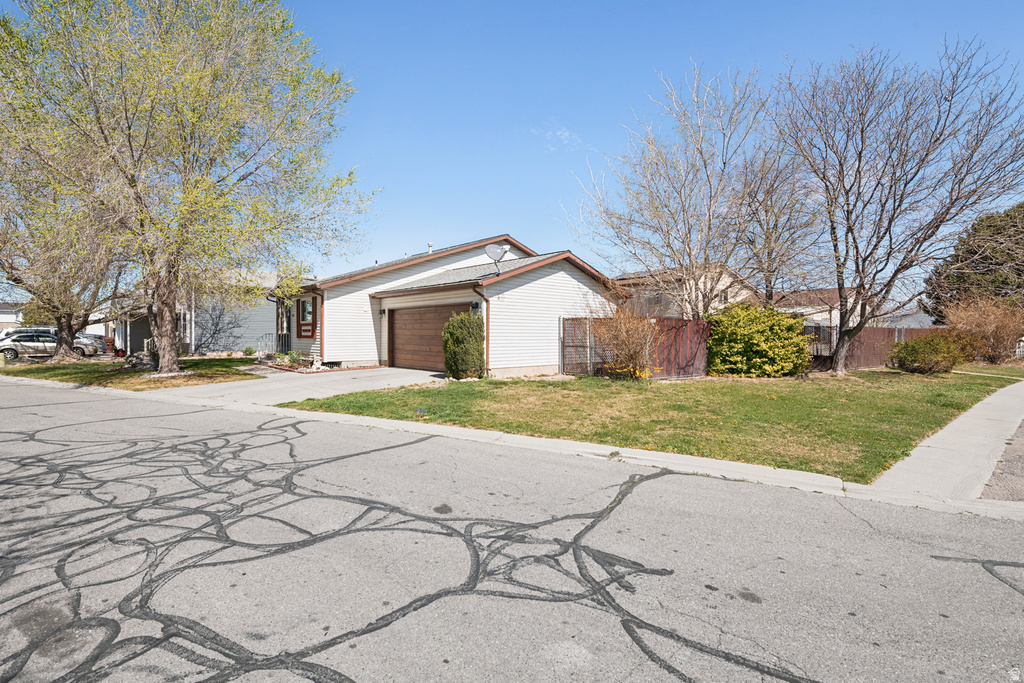 2961 S BURLINGAME DR West Valley City, UT 84120