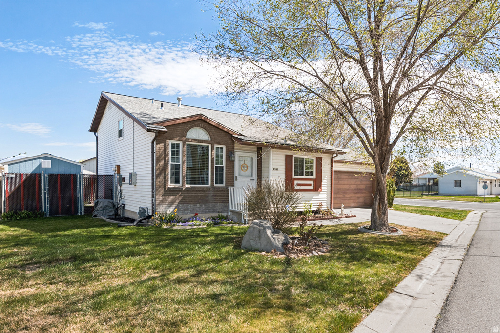 2961 S BURLINGAME DR West Valley City, UT 84120