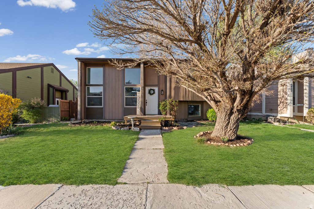 2426 W HARDROCK DR Taylorsville, UT 84129